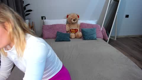 Snapshot of amymilson chatting on 4, 12, 2024 amymilson online show from 4, 12, 2024