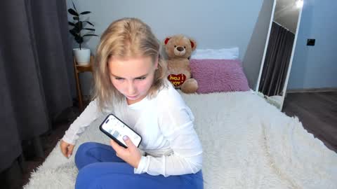 Snapshot of amymilson chatting on 13, 12, 2024 amymilson online show from 13, 12, 2024