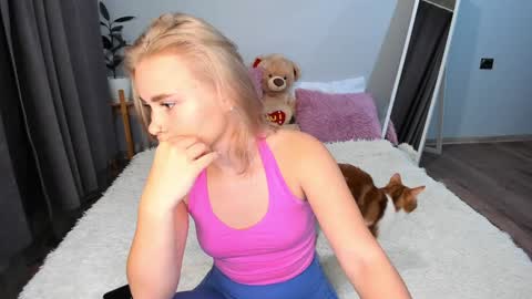 Snapshot of amymilson chatting on 15, 12, 2024 amymilson online show from 15, 12, 2024