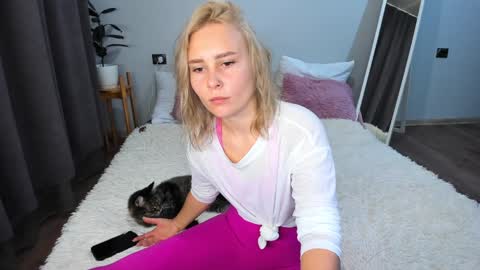 Snapshot of amymilson chatting on 19, 12, 2024 amymilson online show from 19, 12, 2024