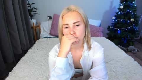 Snapshot of amymilson chatting on 25, 12, 2024 amymilson online show from 25, 12, 2024