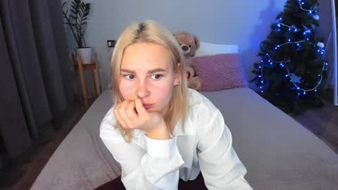 Snapshot of amymilson chatting on 8, 1, 2025 amymilson online show from 8, 1, 2025