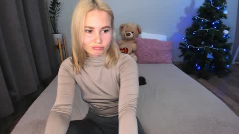 Snapshot of amymilson chatting on 10, 1, 2025 amymilson online show from 10, 1, 2025