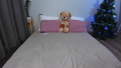 Snapshot of amymilson chatting on 10, 1, 2025 amymilson online show from 10, 1, 2025