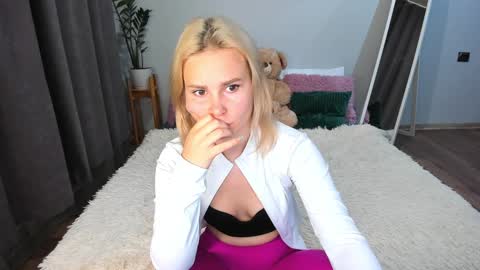 Snapshot of amymilson chatting on 27, 1, 2025 amymilson online show from 27, 1, 2025