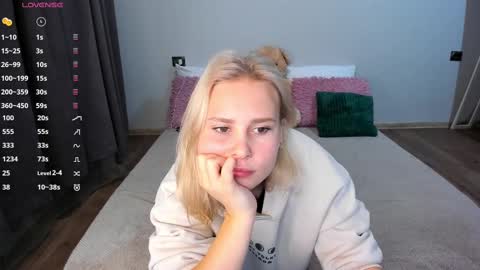 Snapshot of amymilson chatting on 21, 2, 2025 amymilson online show from 21, 2, 2025