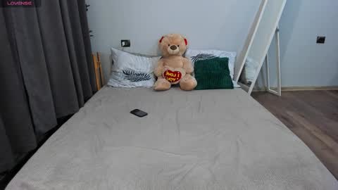 Snapshot of amymilson chatting on 27, 2, 2025 amymilson online show from 27, 2, 2025