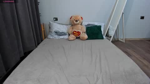 Snapshot of amymilson chatting on 27, 2, 2025 amymilson online show from 27, 2, 2025