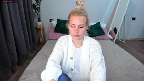 Snapshot of amymilson chatting on 3, 3, 2025 amymilson online show from 3, 3, 2025