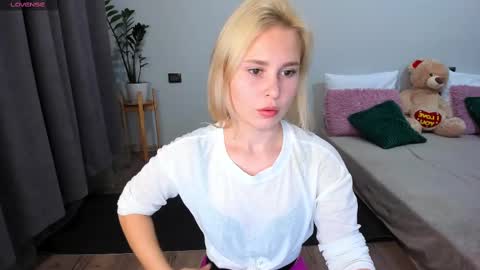 Snapshot of amymilson chatting on 9, 3, 2025 amymilson online show from 9, 3, 2025