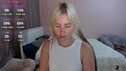 Snapshot of amymilson chatting on 29, 9, 2025 amymilson online show from 29, 9, 2025