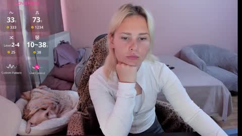 Snapshot of amymilson chatting on 20, 10, 2025 amymilson online show from 20, 10, 2025