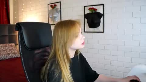 Snapshot of amynox chatting on 18, 6, 2026 Amy online show from 18, 6, 2026
