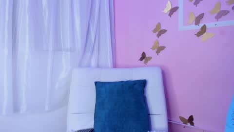 Snapshot of amyolimpo chatting on 21, 1, 2025 Amy ... Nice to meet u   thumb up me please its important online show from 21, 1, 2025