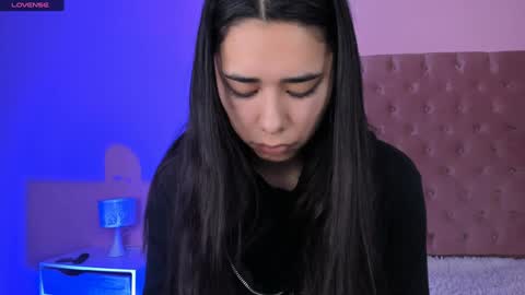 Snapshot of amyolimpo chatting on 27, 1, 2025 Amy ... Nice to meet u   thumb up me please its important online show from 27, 1, 2025