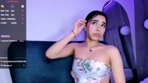 Snapshot of amyolimpo chatting on 29, 1, 2025 Amy ... Nice to meet u   thumb up me please its important online show from 29, 1, 2025