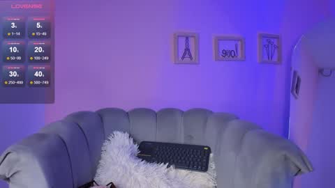 Snapshot of amyolimpo chatting on 1, 2, 2025 Amy ... Nice to meet u   thumb up me please its important online show from 1, 2, 2025