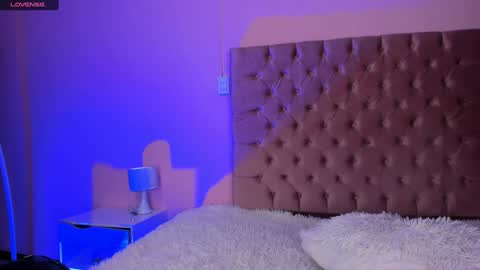 Snapshot of amyolimpo chatting on 5, 2, 2025 Amy ... Nice to meet u   thumb up me please its important online show from 5, 2, 2025