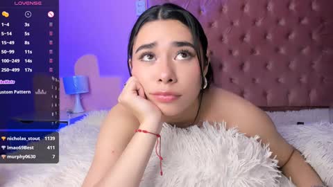 Snapshot of amyolimpo chatting on 5, 2, 2025 Amy ... Nice to meet u   thumb up me please its important online show from 5, 2, 2025