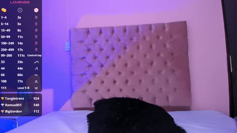 Snapshot of amyolimpo chatting on 9, 2, 2025 Amy ... Nice to meet u   thumb up me please its important online show from 9, 2, 2025