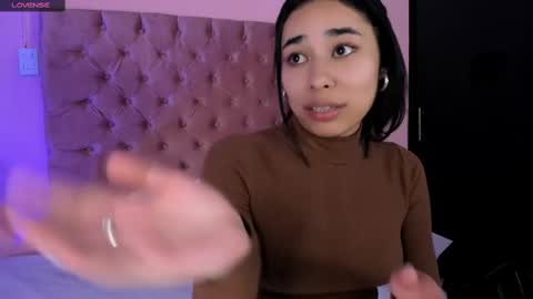 Snapshot of amyolimpo chatting on 16, 2, 2025 Amy ... Nice to meet u   thumb up me please its important online show from 16, 2, 2025