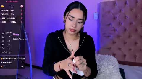 Snapshot of amyolimpo chatting on 25, 2, 2025 Amy ... Nice to meet u   thumb up me please its important online show from 25, 2, 2025