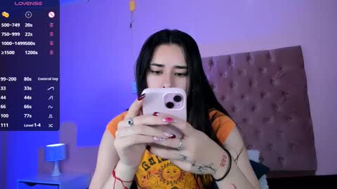 Snapshot of amyolimpo chatting on 3, 3, 2025 Amy ... Nice to meet u   thumb up me please its important online show from 3, 3, 2025