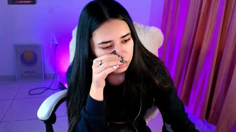 Snapshot of amyolimpo chatting on 25, 10, 2025 Amy ... Nice to meet u   thumb up me please its important online show from 25, 10, 2025