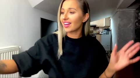 Snapshot of amyroberta92 chatting on 2, 12, 2024 amyroberta92 online show from 2, 12, 2024