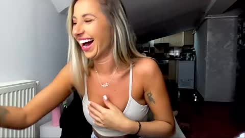 Snapshot of amyroberta92 chatting on 4, 12, 2024 amyroberta92 online show from 4, 12, 2024