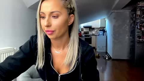 Snapshot of amyroberta92 chatting on 19, 12, 2024 amyroberta92 online show from 19, 12, 2024