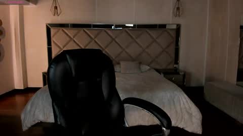 AMY R  online show from 25, 5, 2026
