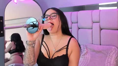 amywhitte_ online show from 4, 12, 2025