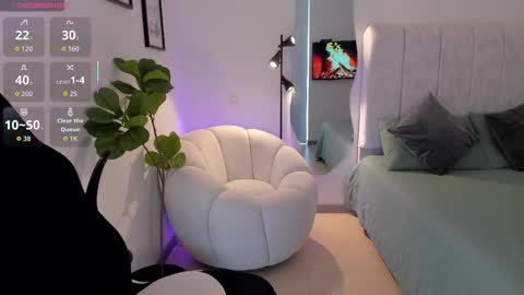 Snapshot of amywoods chatting on 5, 3, 2026 online show from 5, 3, 2026