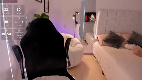 Snapshot of amywoods chatting on 23, 3, 2026 online show from 23, 3, 2026