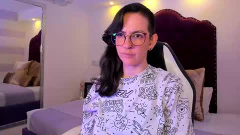 Ana Libiert online show from 4, 3, 2025