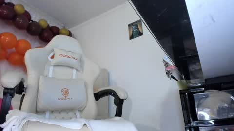 Im anna but you can call me as you want online show from 10, 2, 2025