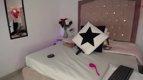 Snapshot of anaa_moon chatting on 6, 2, 2025 Ana Moon  online show from 6, 2, 2025