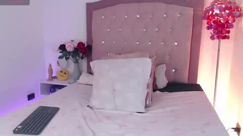 Snapshot of anaa_moon chatting on 15, 9, 2025 Ana Moon  online show from 15, 9, 2025