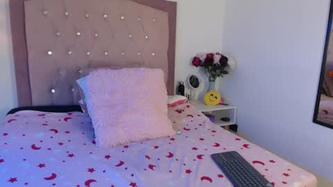 Ana Moon  online show from 25, 11, 2025