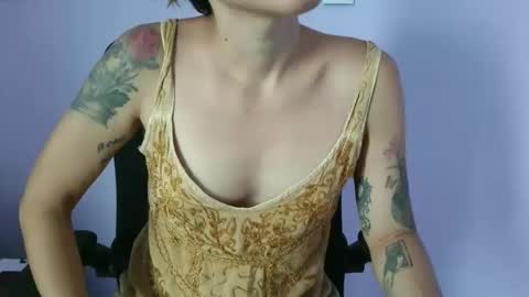 anabelucci_ online show from 20, 4, 2026