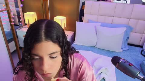 Snapshot of anahi_maite chatting on 6, 2, 2025 Anahi online show from 6, 2, 2025