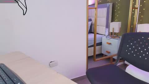 Snapshot of anahi_maite chatting on 9, 10, 2025 Anahi online show from 9, 10, 2025