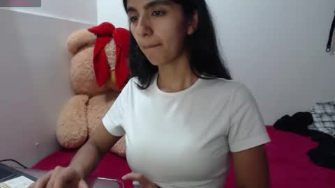 Anahi Browns online show from 7, 5, 2026