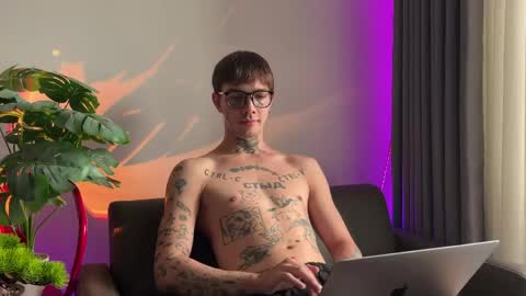 Snapshot of anahori_simon chatting on 3, 6, 2026 simon online show from 3, 6, 2026