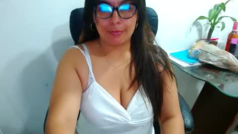 Snapshot of anaids_dam chatting on 25, 12, 2024 anaids online show from 25, 12, 2024