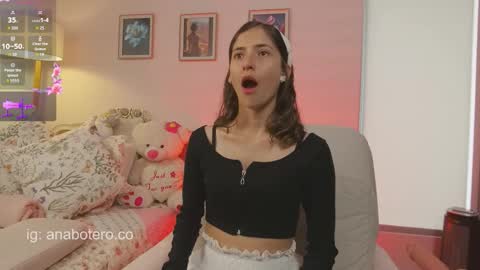 Snapshot of anam8 chatting on 6, 11, 2025 Ana Mara Botero online show from 6, 11, 2025