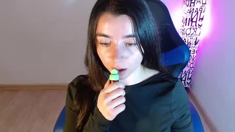 Snapshot of anarosse__ chatting on 1, 10, 2025 ana 3 online show from 1, 10, 2025