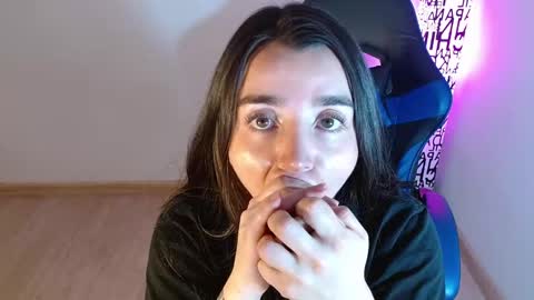 Snapshot of anarosse__ chatting on 2, 10, 2025 ana 3 online show from 2, 10, 2025