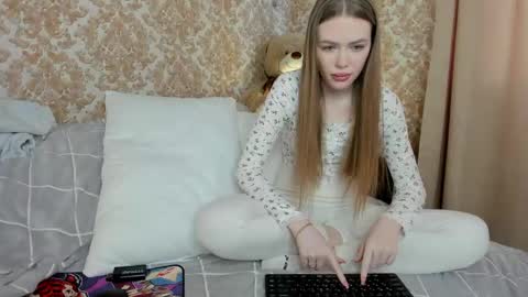 Snapshot of anayalowe chatting on 22, 4, 2026 anayalowe online show from 22, 4, 2026